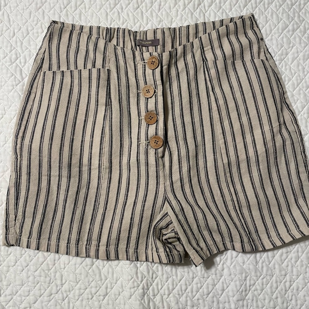 Size 10 Maurice’s linen shorts with wood buttons- never worn